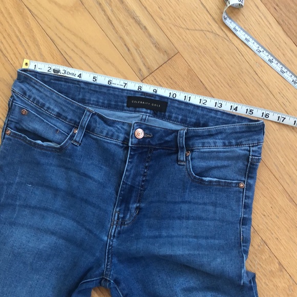 Celebrity Gold Skinny Stretch w/ Distressing - Excellent! - Picture 4 of 16
